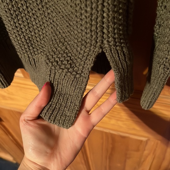 3/$20 🦋 Abercrombie & Fitch Knit Cardigan | Size: Small - Picture 4 of 6